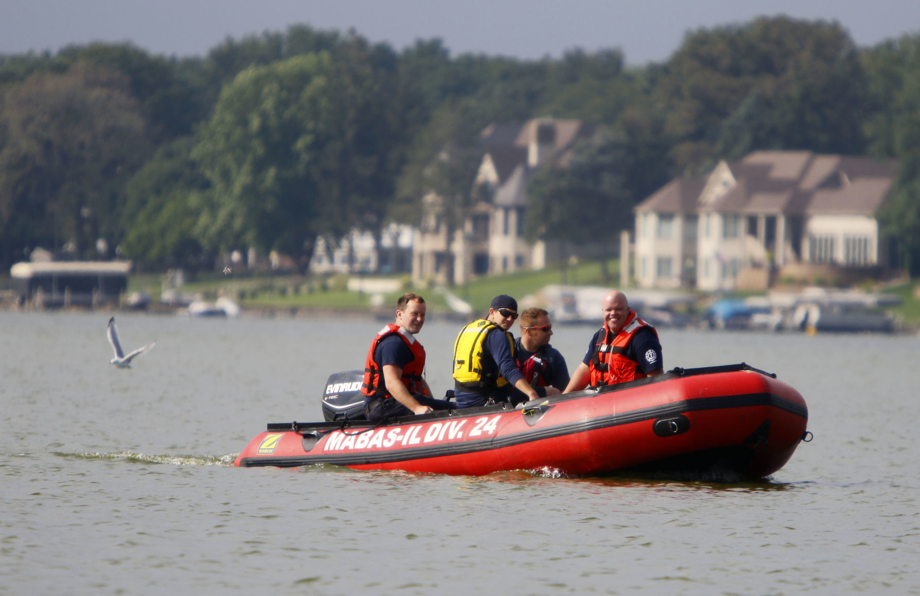 Dive crews train on Cedar Lake